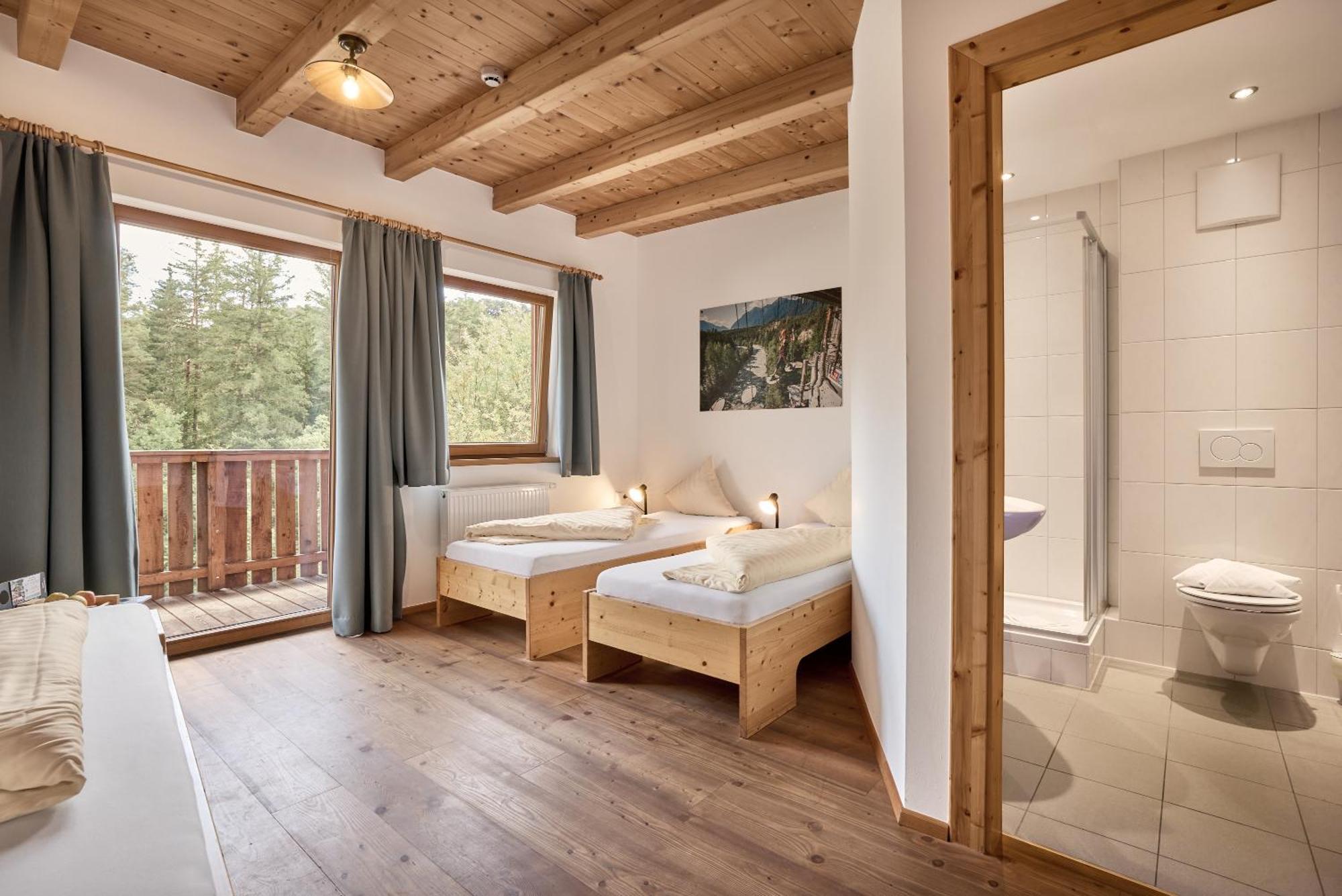 Area 47 - Tirol Hotell Ötztal-Bahnhof Exteriör bild