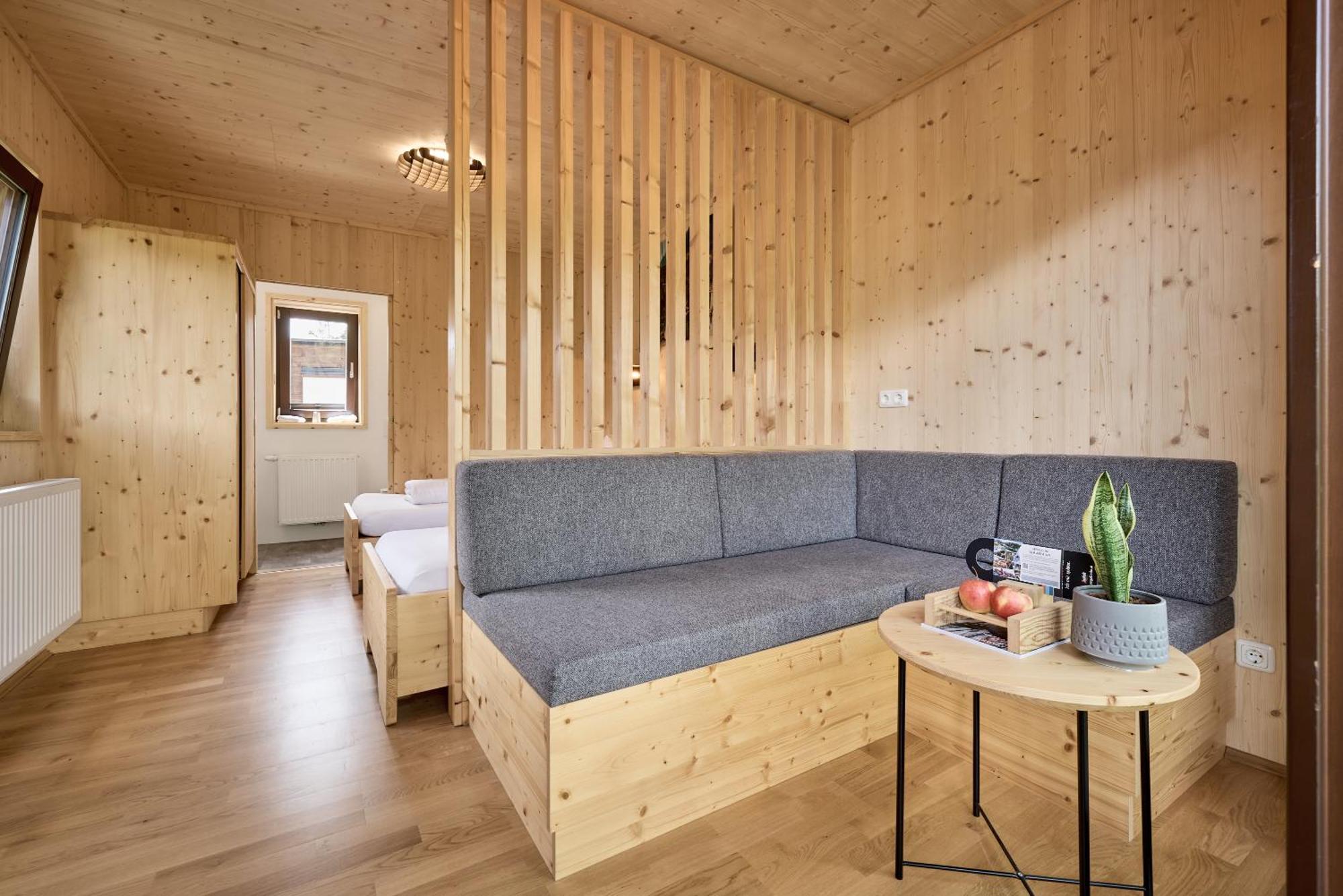Area 47 - Tirol Hotell Ötztal-Bahnhof Exteriör bild
