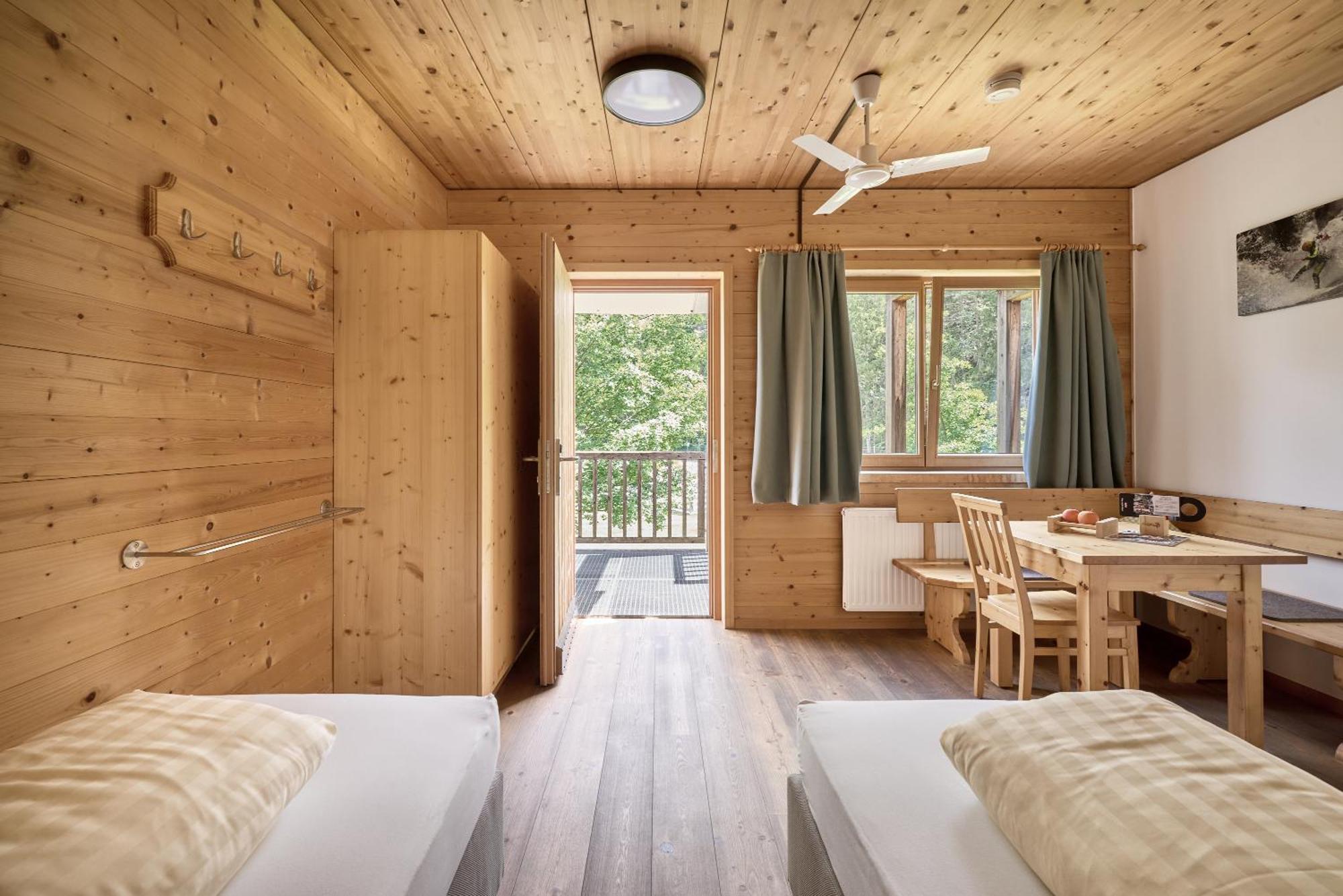 Area 47 - Tirol Hotell Ötztal-Bahnhof Exteriör bild
