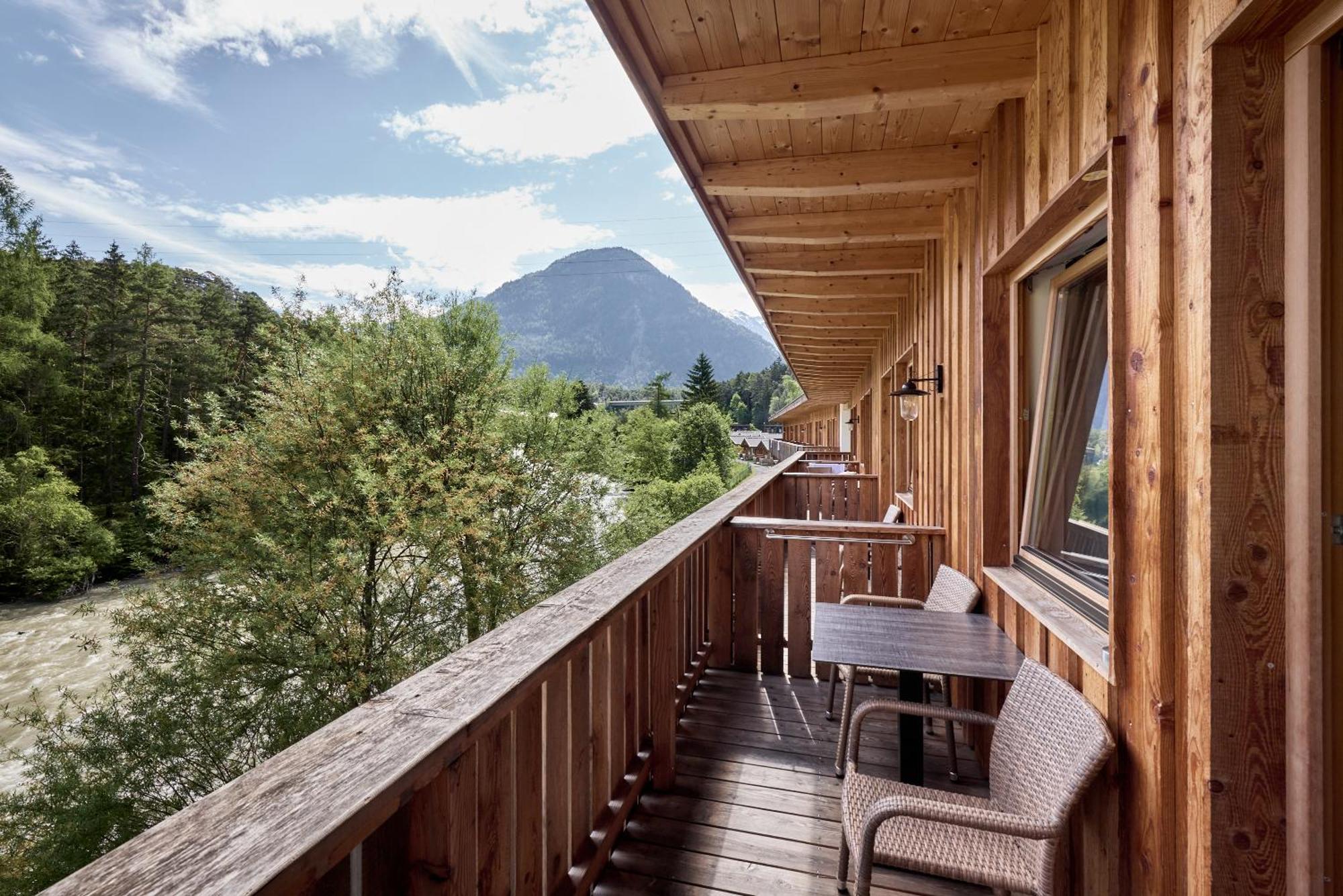 Area 47 - Tirol Hotell Ötztal-Bahnhof Exteriör bild