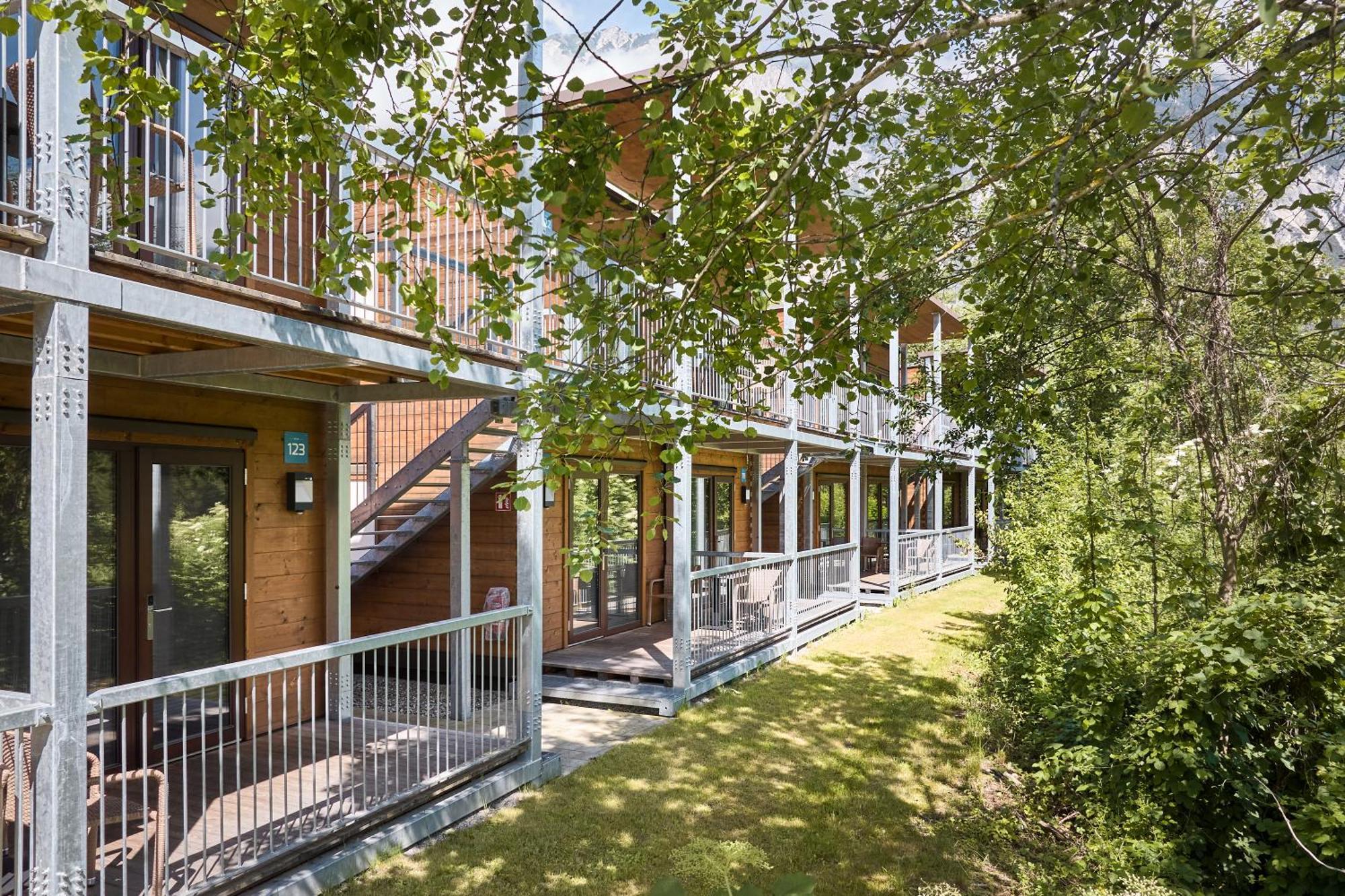 Area 47 - Tirol Hotell Ötztal-Bahnhof Exteriör bild