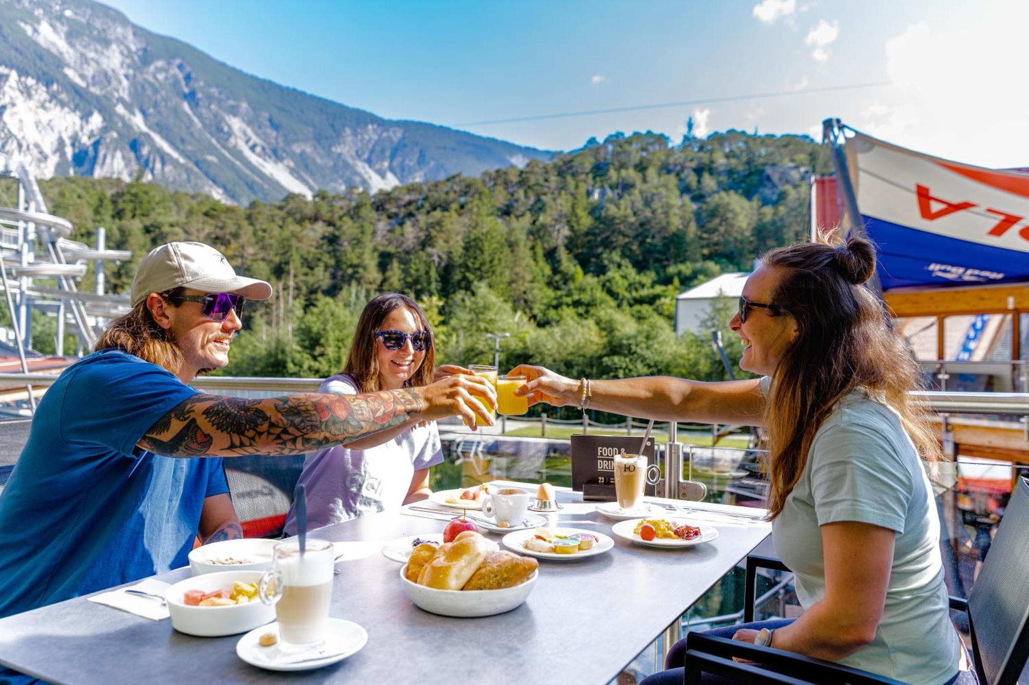 Area 47 - Tirol Hotell Ötztal-Bahnhof Exteriör bild